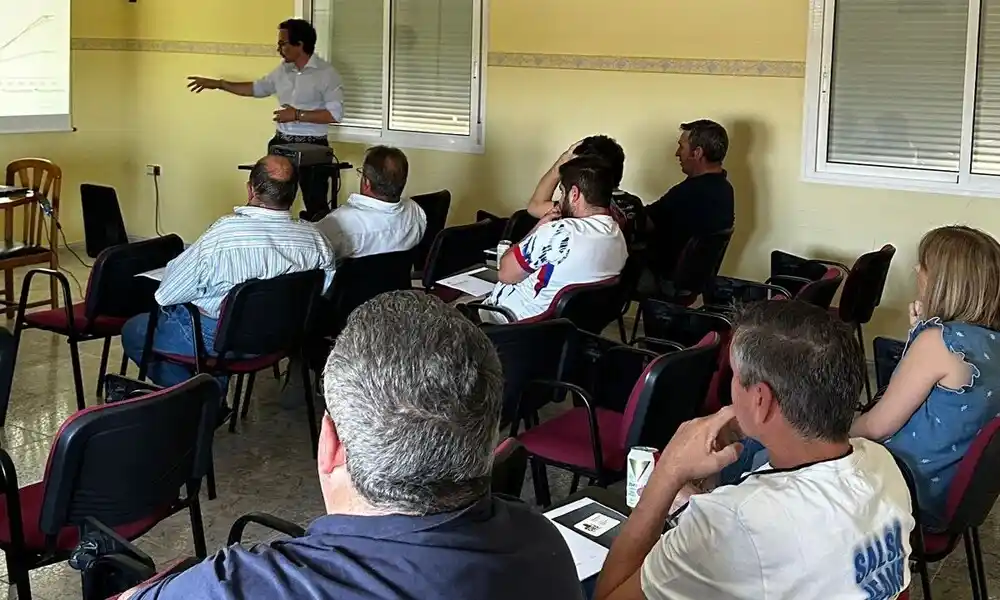Sala con gente en Ia Jornada de Inversión para el Agricultor organizada por GB3 Partners y Phoenix Capital en Bujaraloz