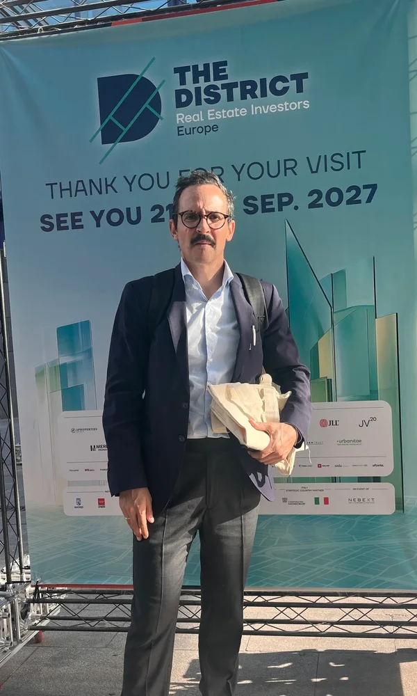 Representante de GB3 Partners en The District 2026, evento de inversión inmobiliaria celebrado en IFEMA Madrid.